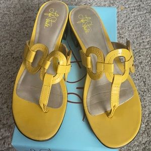 Ladies size 9 Life Stride sandals